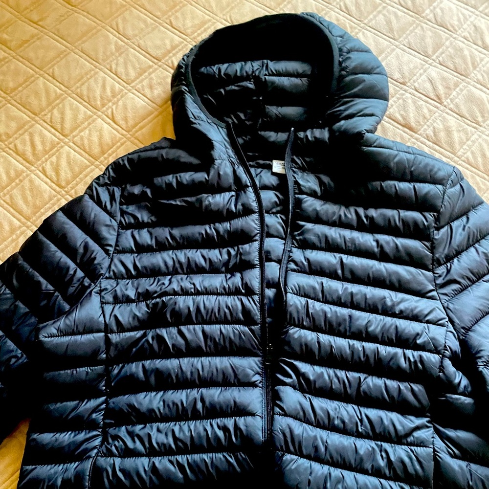 Black puffer jacket. Size Large. Never used.